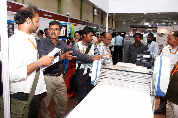 CHAMUNDE team discussing machinery with visitors at Bakexpo