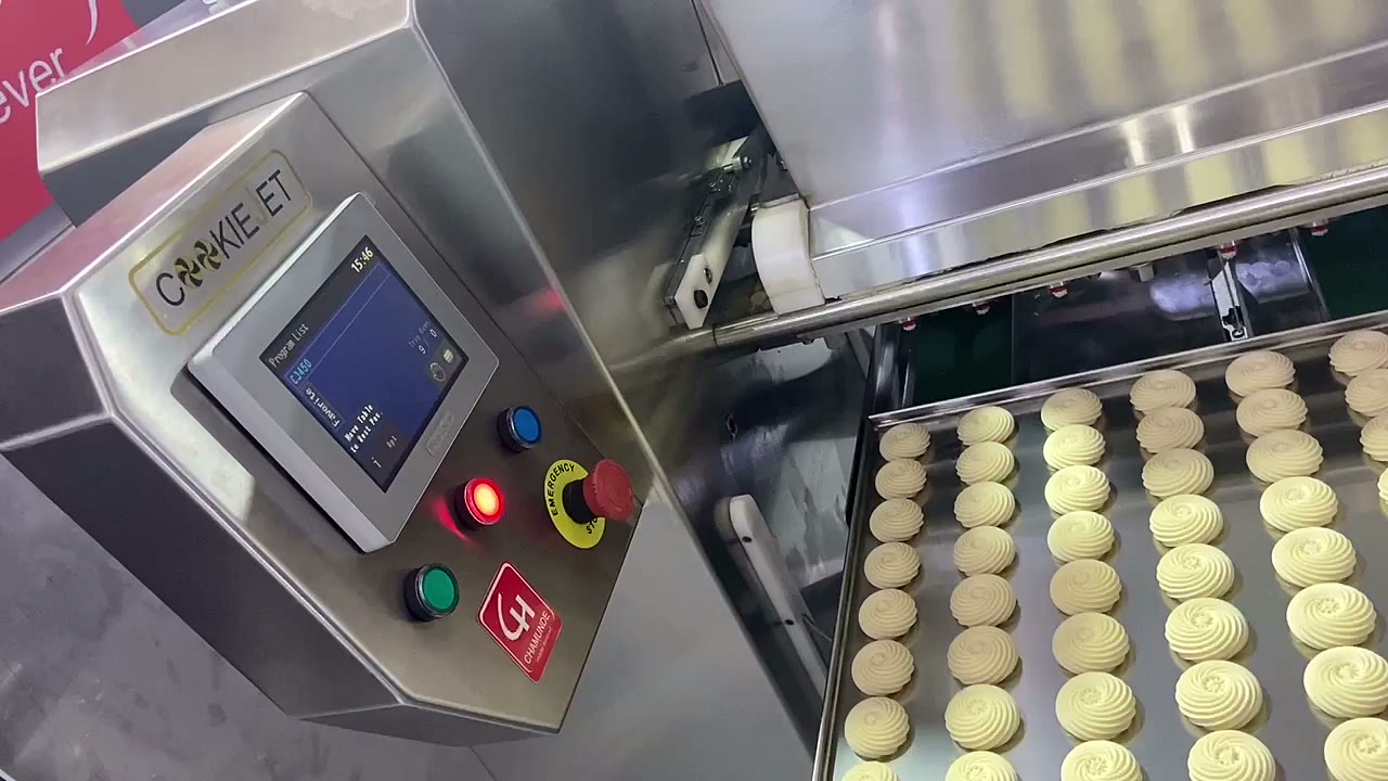 Cookie Jet conveyor feeding trays through the depositor