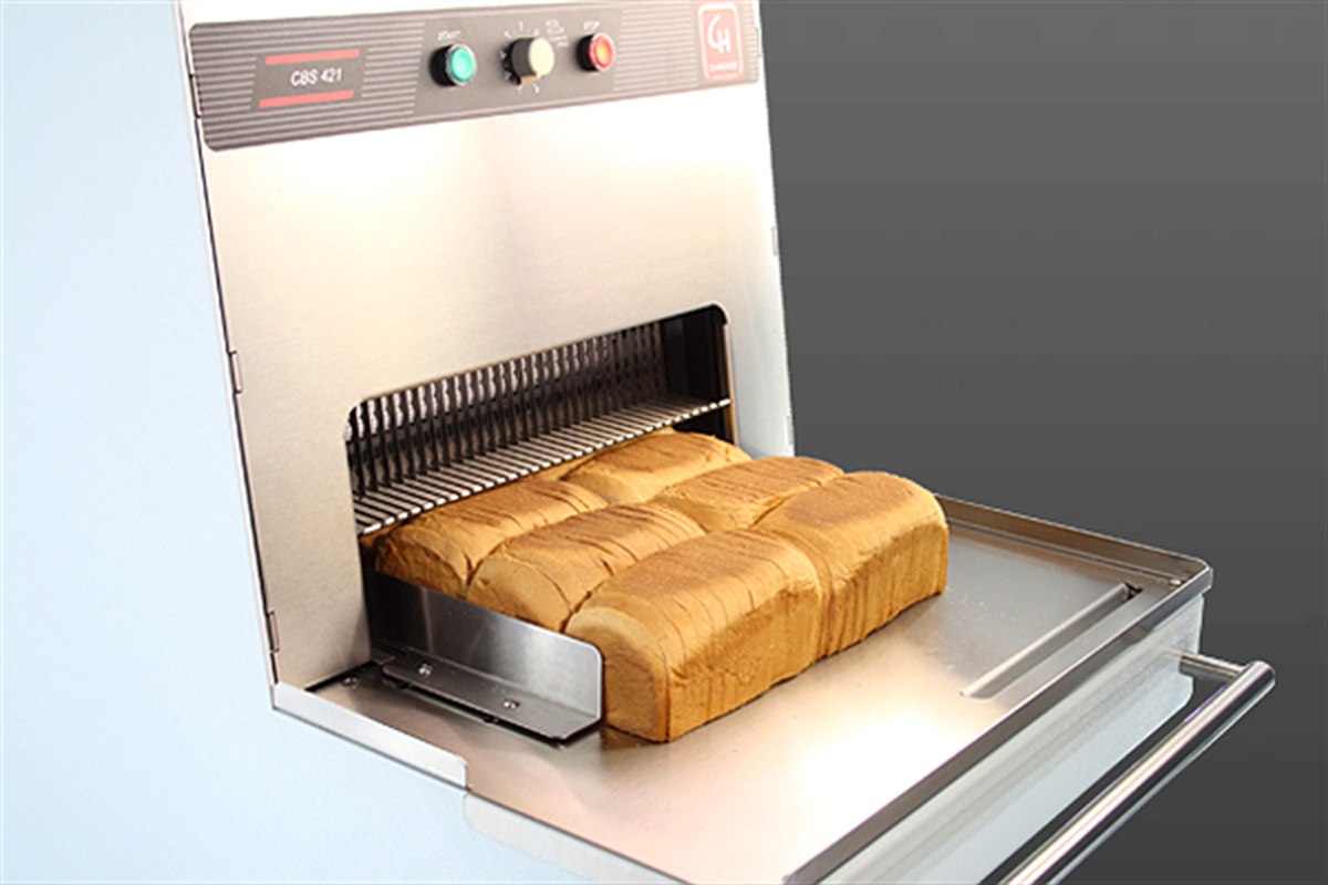 Loaf being fed into the CBS 421 conveyor bread slicer