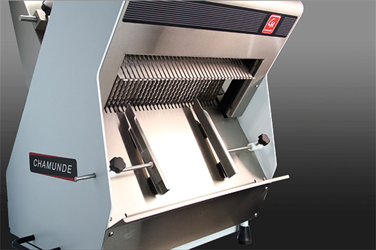 Front bed adjustment guides on the Compact FS 410