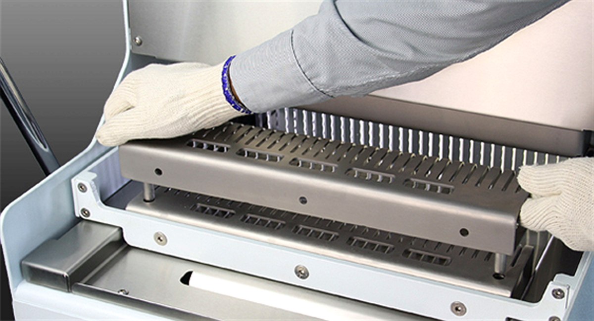 Modular type pusher assembly on the Handomat FS 410